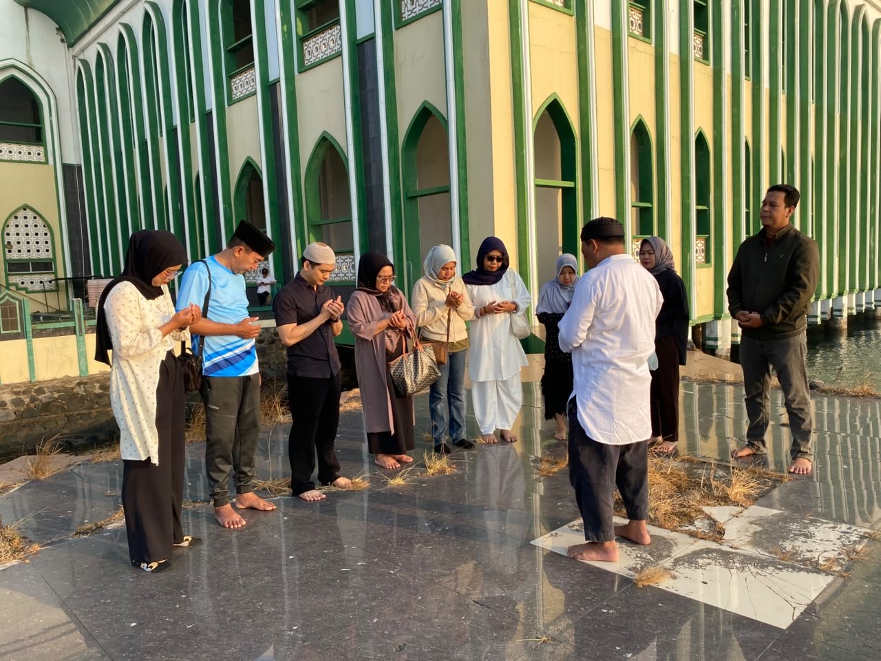 Ziarah Para Pendahulu Awali Rangkaian Dies Natalis ke-27 FIB Unkhair