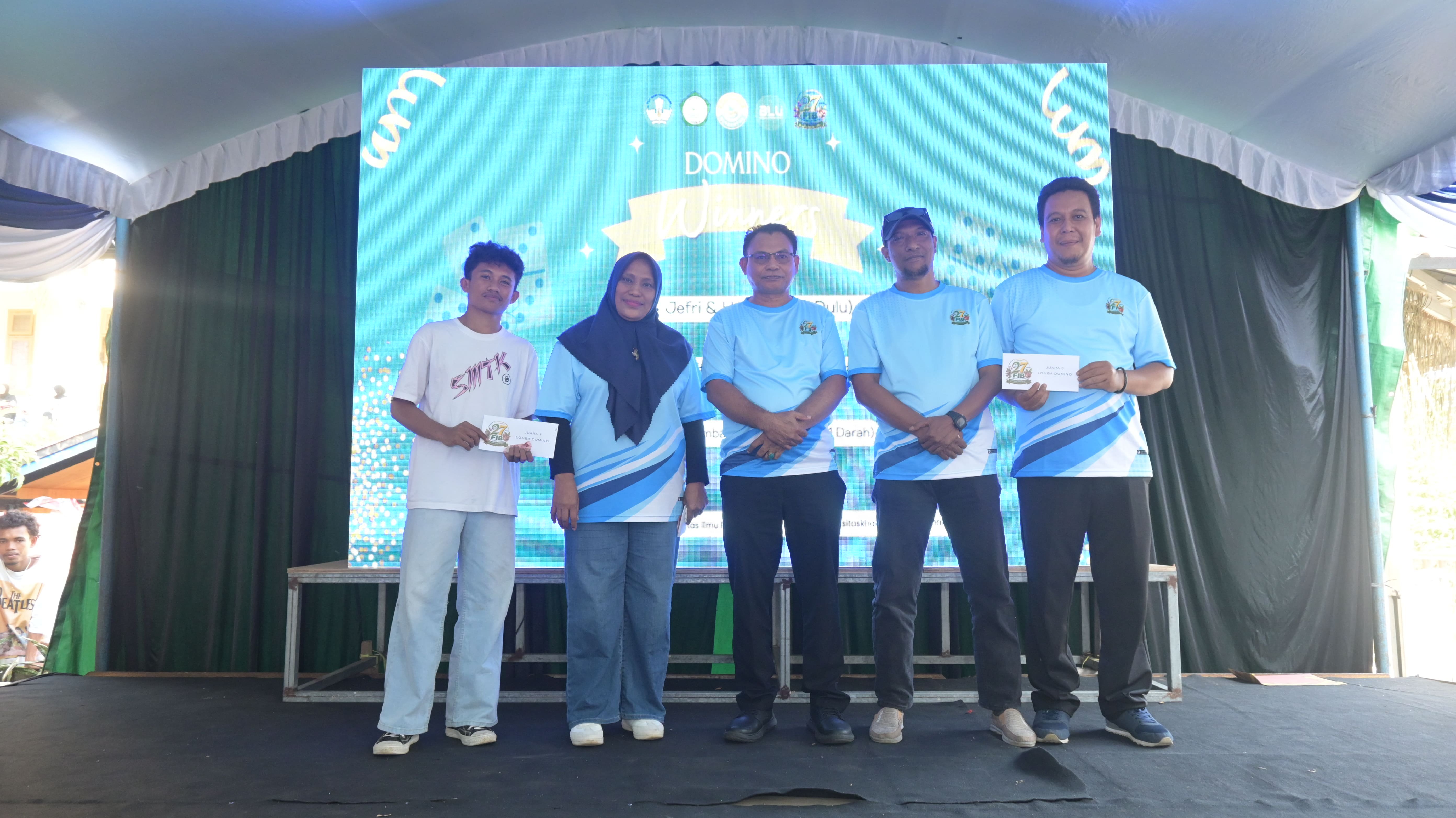 Para Juara Lomba Terima Penghargaan di Puncak Dies Natalis ke-27 FIB Unkhair