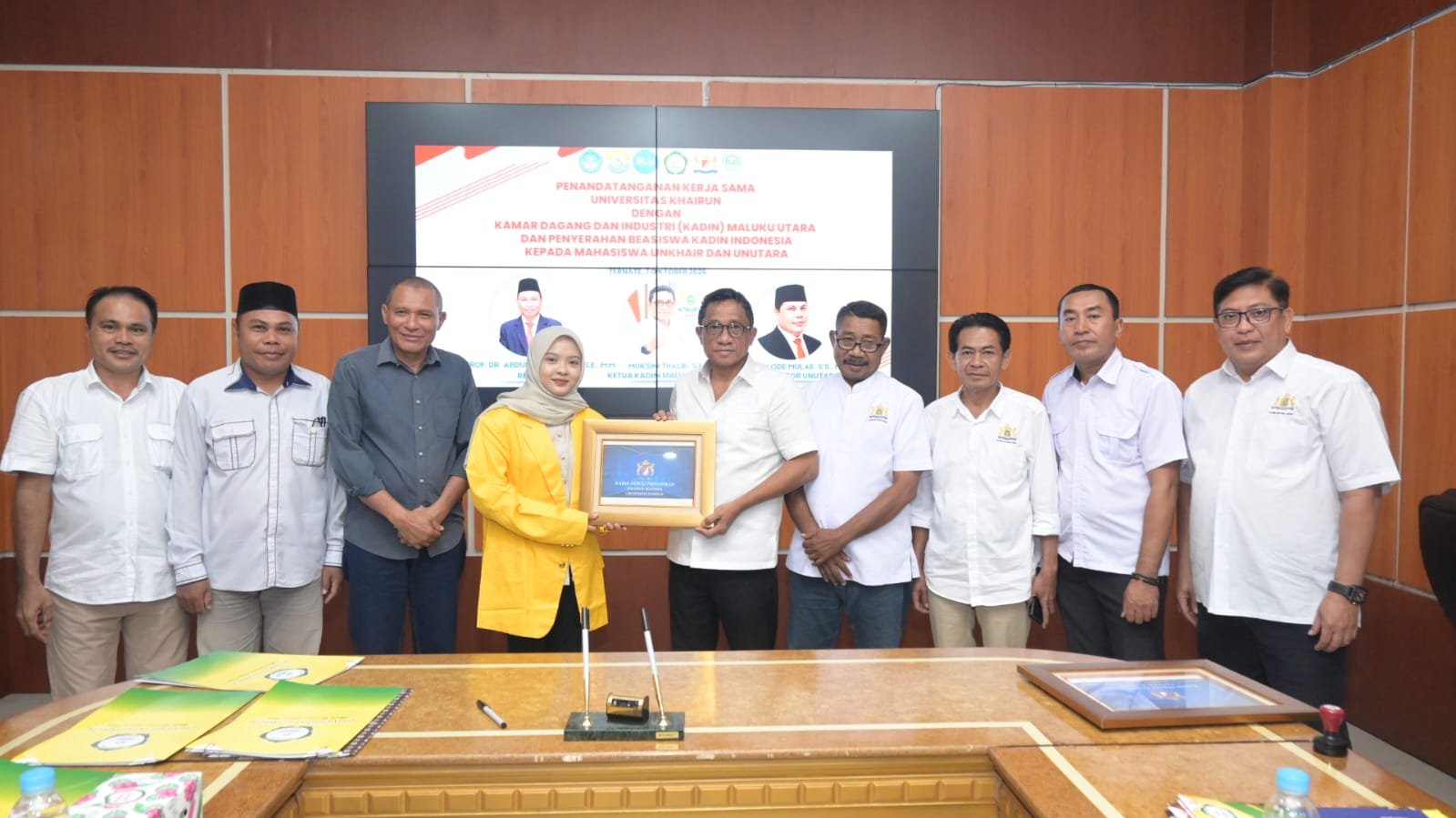 Delapan Mahasiswa FIB Unkhair Terima Beasiswa Kadin Indonesia