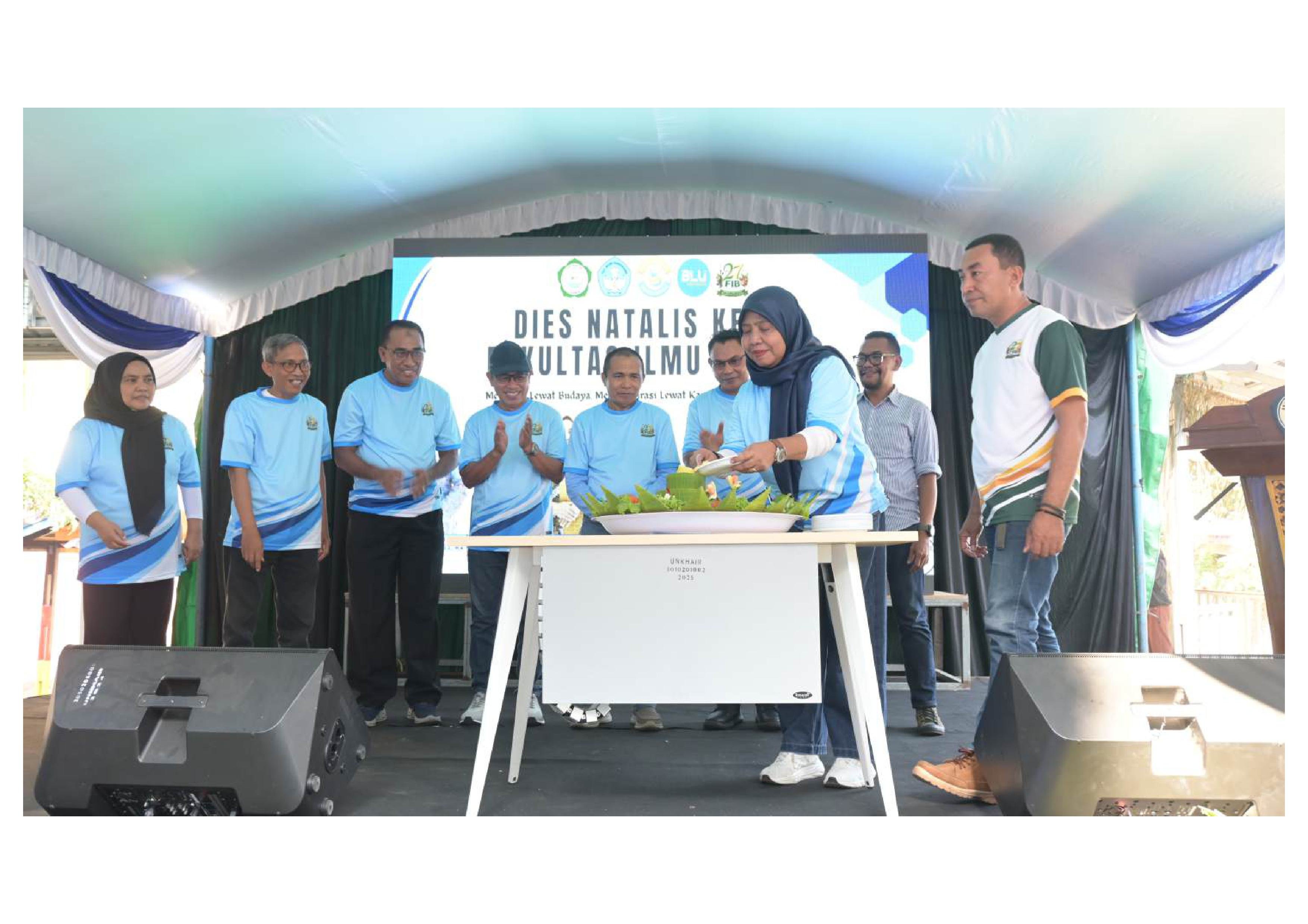 Potong Tumpeng Warnai Syukuran Puncak Dies Natalis ke-27 FIB Unkhair