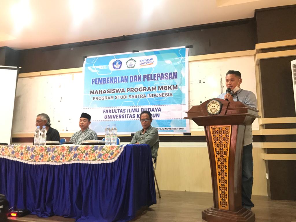 Sambutan Ridwan, Ketua Prodi Sastra Indonesia pada kegiatan Pembekalan dan Pelepasan peserta MBKM